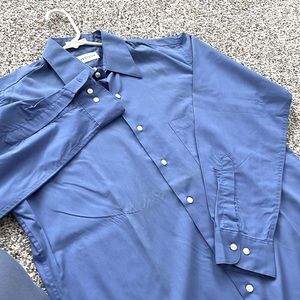 Van Heusen full sleeve button down dress shirt in blue NWOT